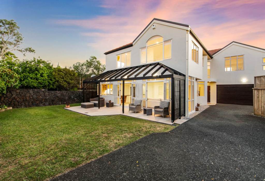 Real Estate Agent Castor Bay | Michael Hossaini