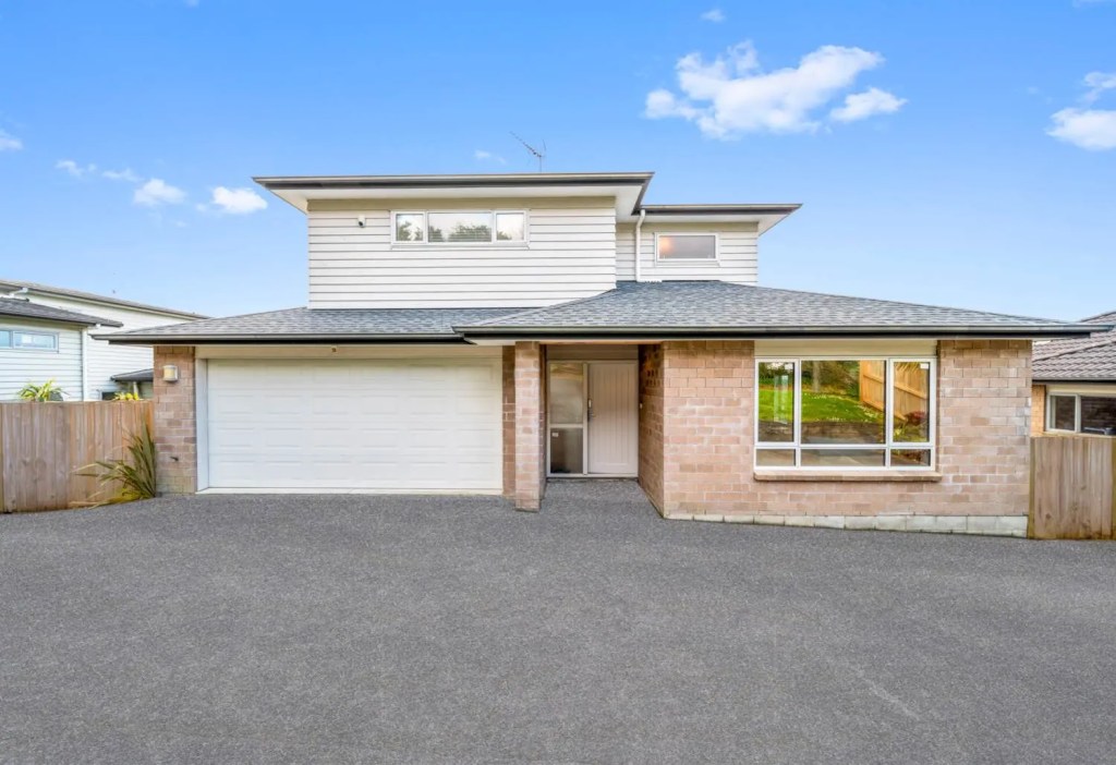 Modern two-storey brick and weatherboard home with double garage in Schnapper Rock.