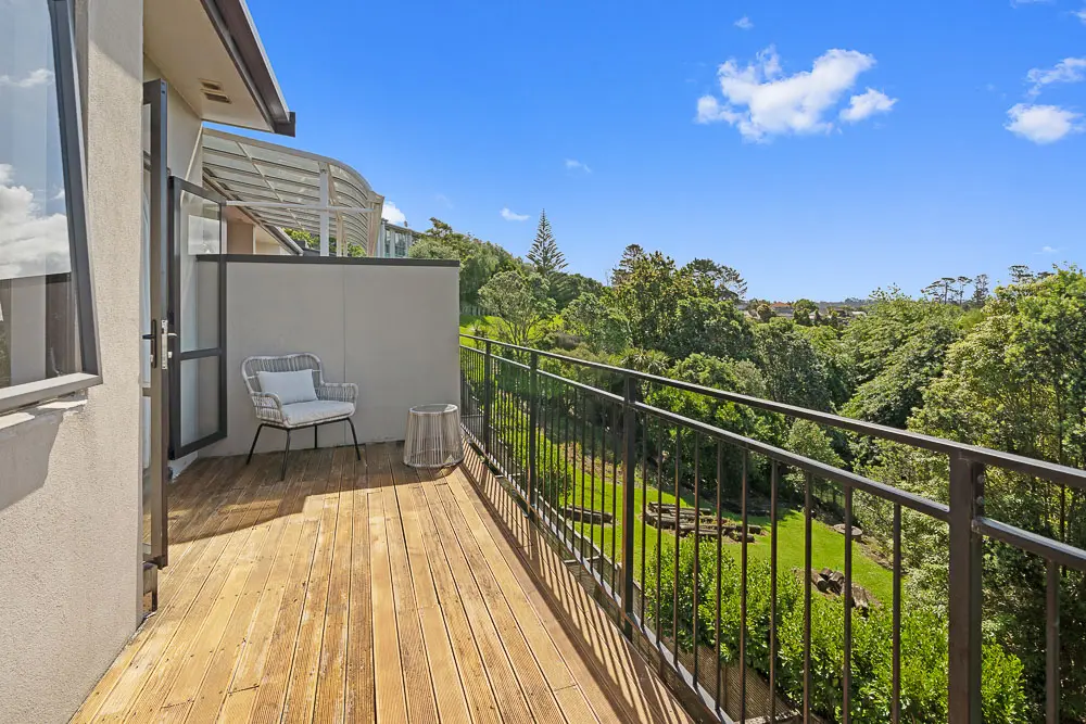 Sun-drenched deck with long green views—quiet mornings, golden-hour evenings.